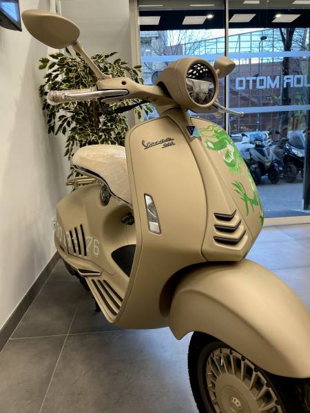 VESPA DE COLLECTION 1888 EXEMPLAIRES DANS LE MONDE A MARSEILLE